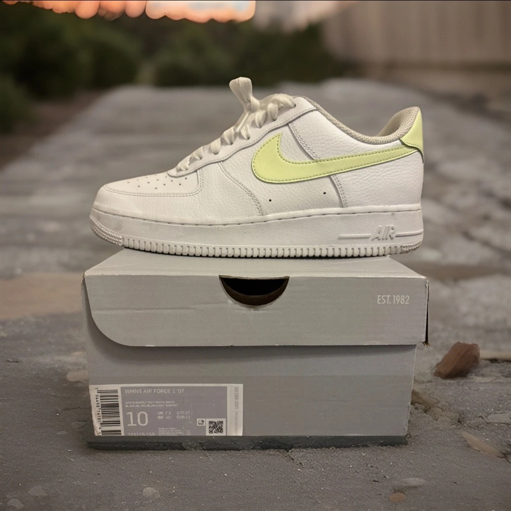 Nike Air Force 1 ‘07 Low White Barely Volt Neon Accents Women’s 10 Casual